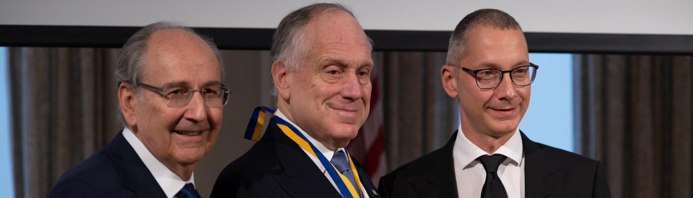 Борис Ложкін та Джеймс Темертей нагородили Рональда Лаудера медаллю імені Шептицького