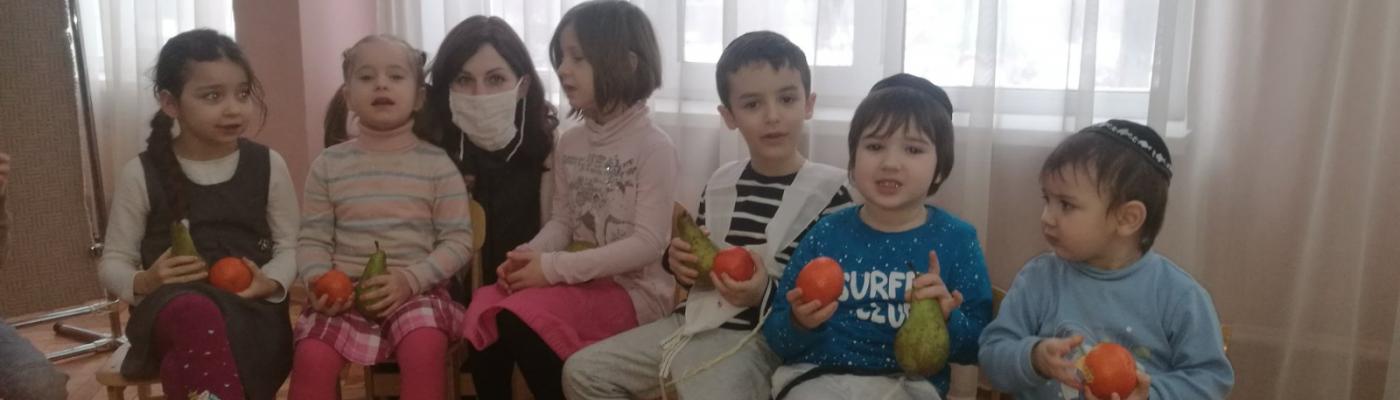 ЕКУ поздравила пожилых людей и детей с праздником Ту Би Шват