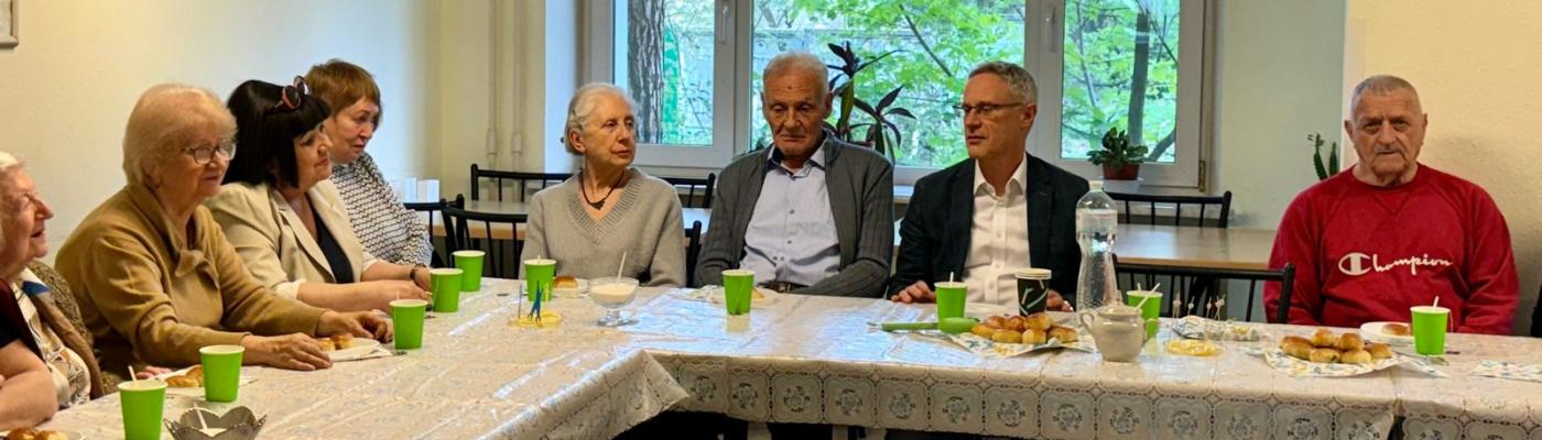 Міжнародний день добрих справ посол Ізраїлю в Україні Міхаель Бродський провів із мешканцями Будинку компактного проживання для літніх євреїв