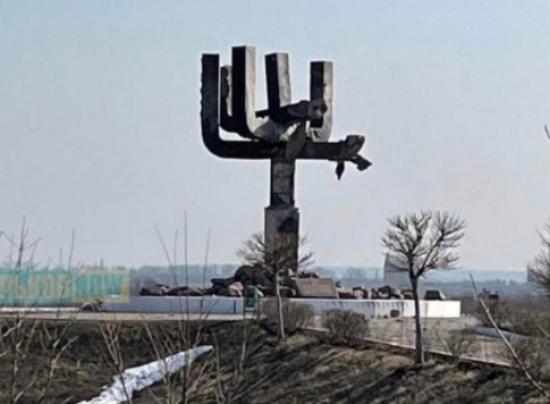 Понівечення росіянами меморіалу в Дробицькому Яру остаточно руйнує міф про нацизм в Україні – Ложкін