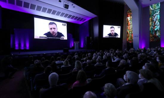 На AJC Global Forum Владимир Зеленский призвал еврейский мир удвоить помощь Украине
